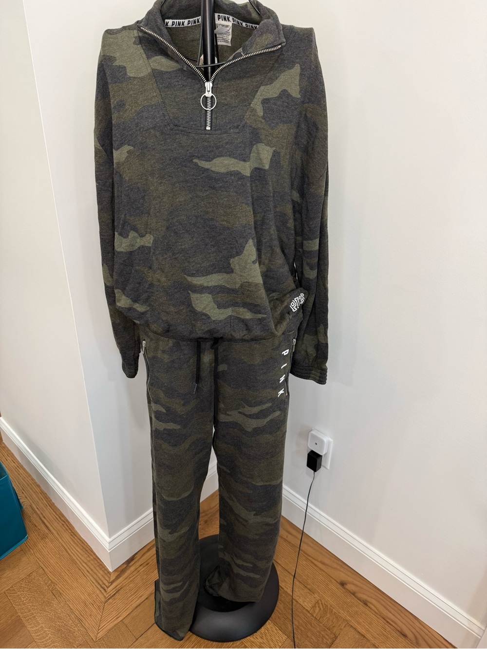 PINK Victoria’s Secret Camo Lounge Set Quarter Zip & Joggers Size M (NWT)